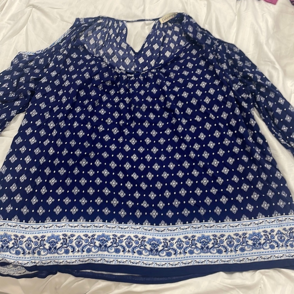 Plus size cold shoulder top.